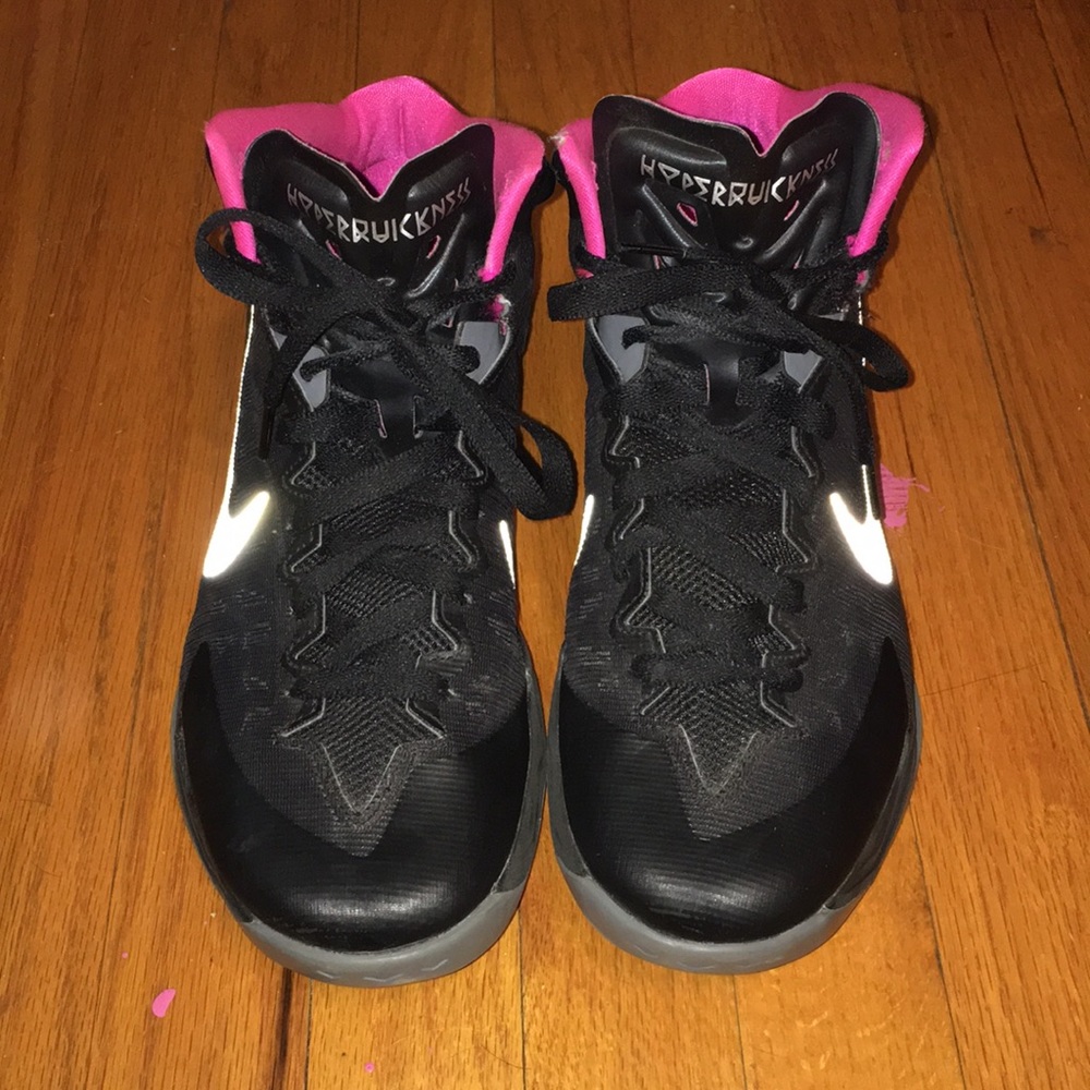 Basketball shoes